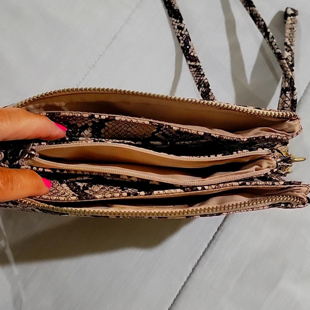 Snakeskin Pattern Crossbody Bag - Picture 3 of 8